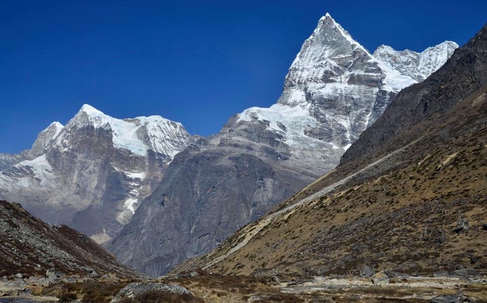 Kusum Kanguru and Peak 43 ( Kyashar ) on ascent to Dig Kare