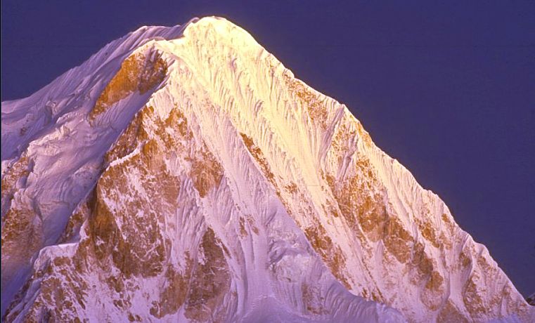 Himlung Himal ( 7126m ) in The Peri Himal on descent from Larkya La