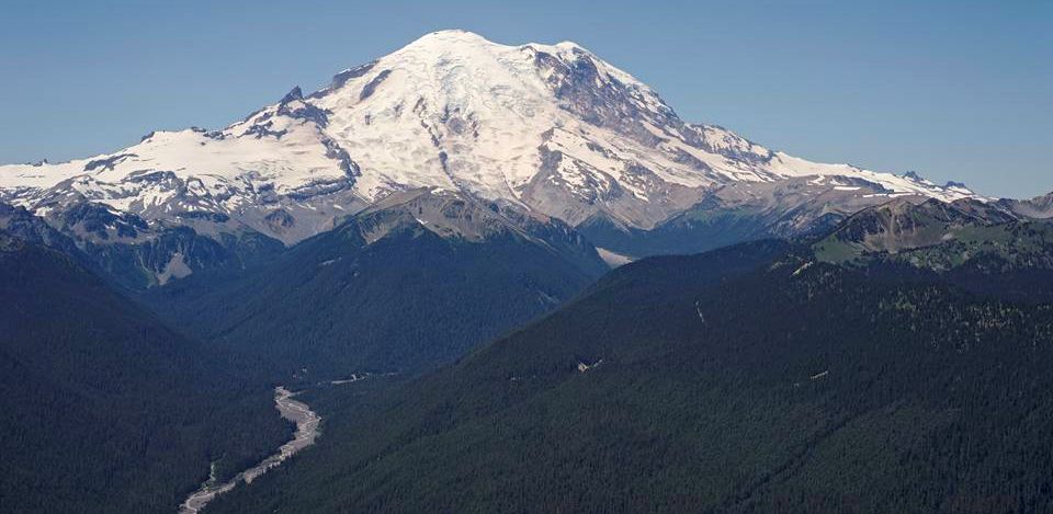 Mount Rainier ( 4392m ) Pacific Ranges, Washington State, USA from Colquhoun Peak