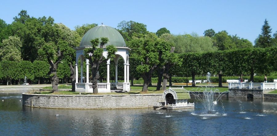 Swan Lake in Kadriorg Park