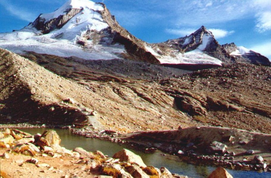 Ciarforon and Becca di Monciair on ascent of Gran Paradiso