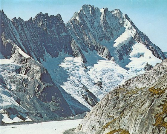 Lauteraarhorn and Schreckhorn from the east