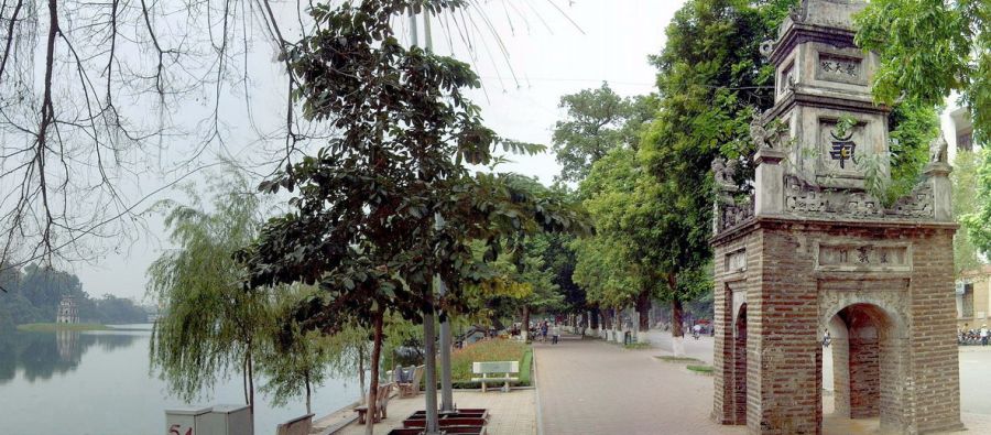 Sword Lake ( Ho Hoan Kiem ) in Hanoi