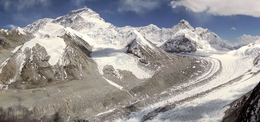 Cho Oyu above the Ngozumpa Glacier in Gokyo Valley