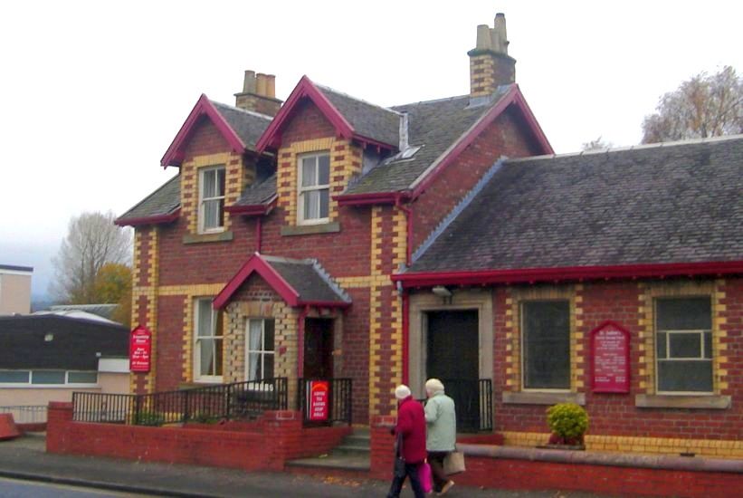 St Andrew's Church in Milngavie Town Centre