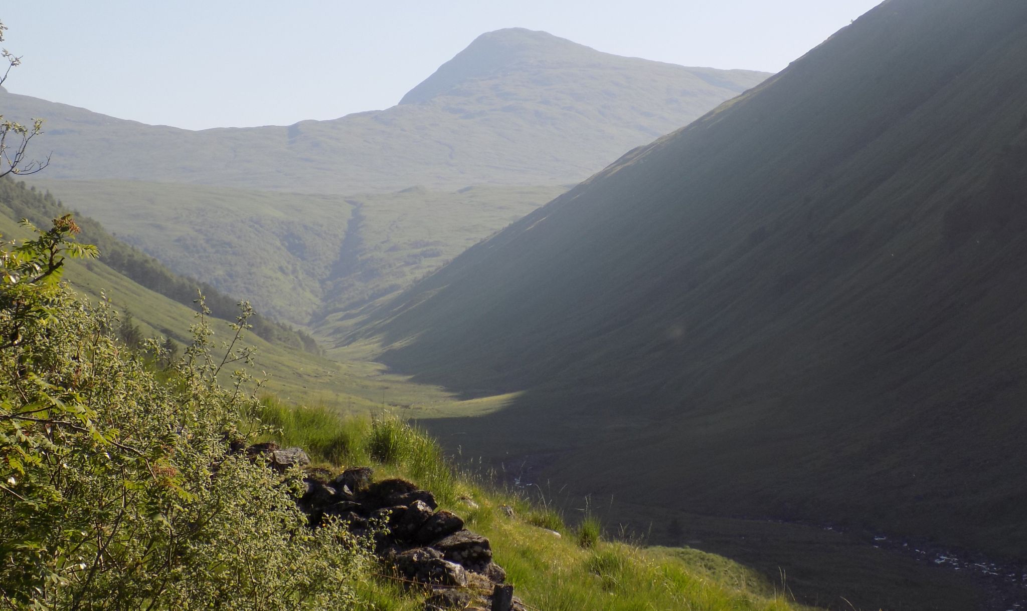 Beinn Bhuidhe ( 3110ft, 948m ) on descent from Meall an Fhudair