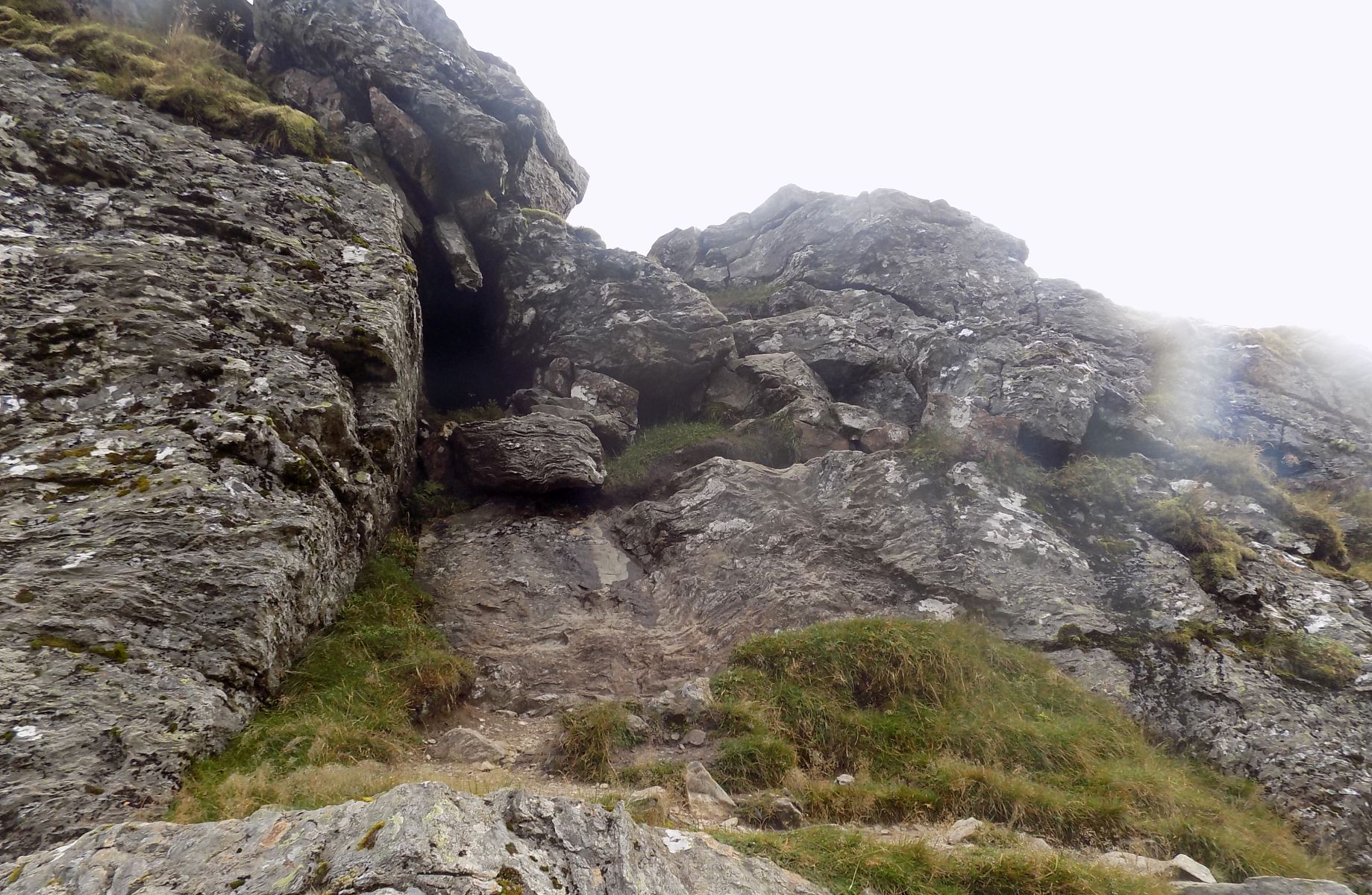 Rock band on ascent of Ben Donich