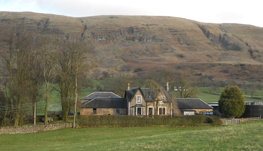 Bencloich Farm at start of ascent to Cort-ma Law on the Campsie Fells