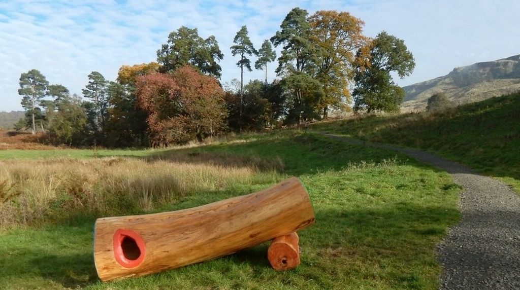 Wooden Sculpture in Overtoun estate beneath the Lang Craigs