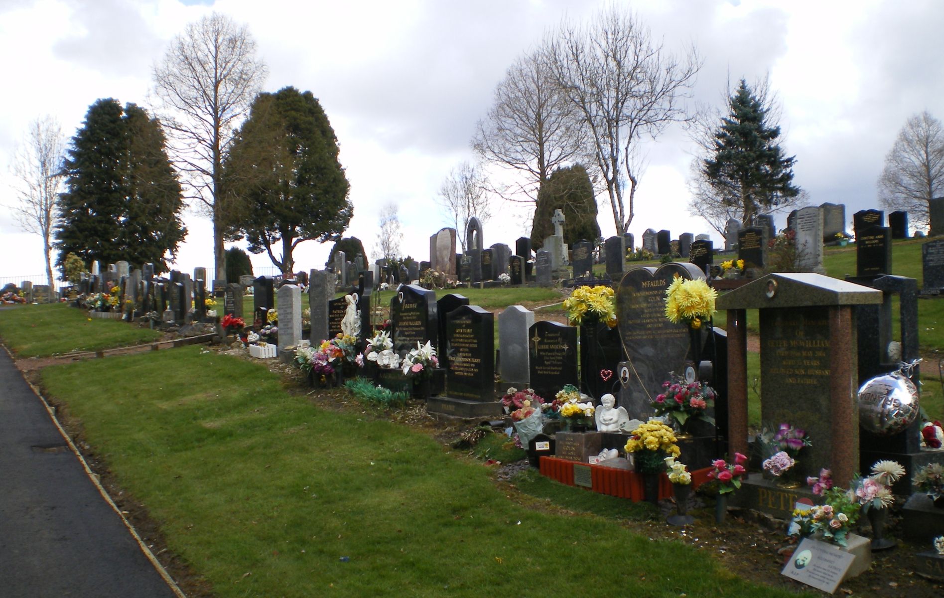 Bedlay Cemetery at Moodiesburn from the Strathkelvin Railway Path